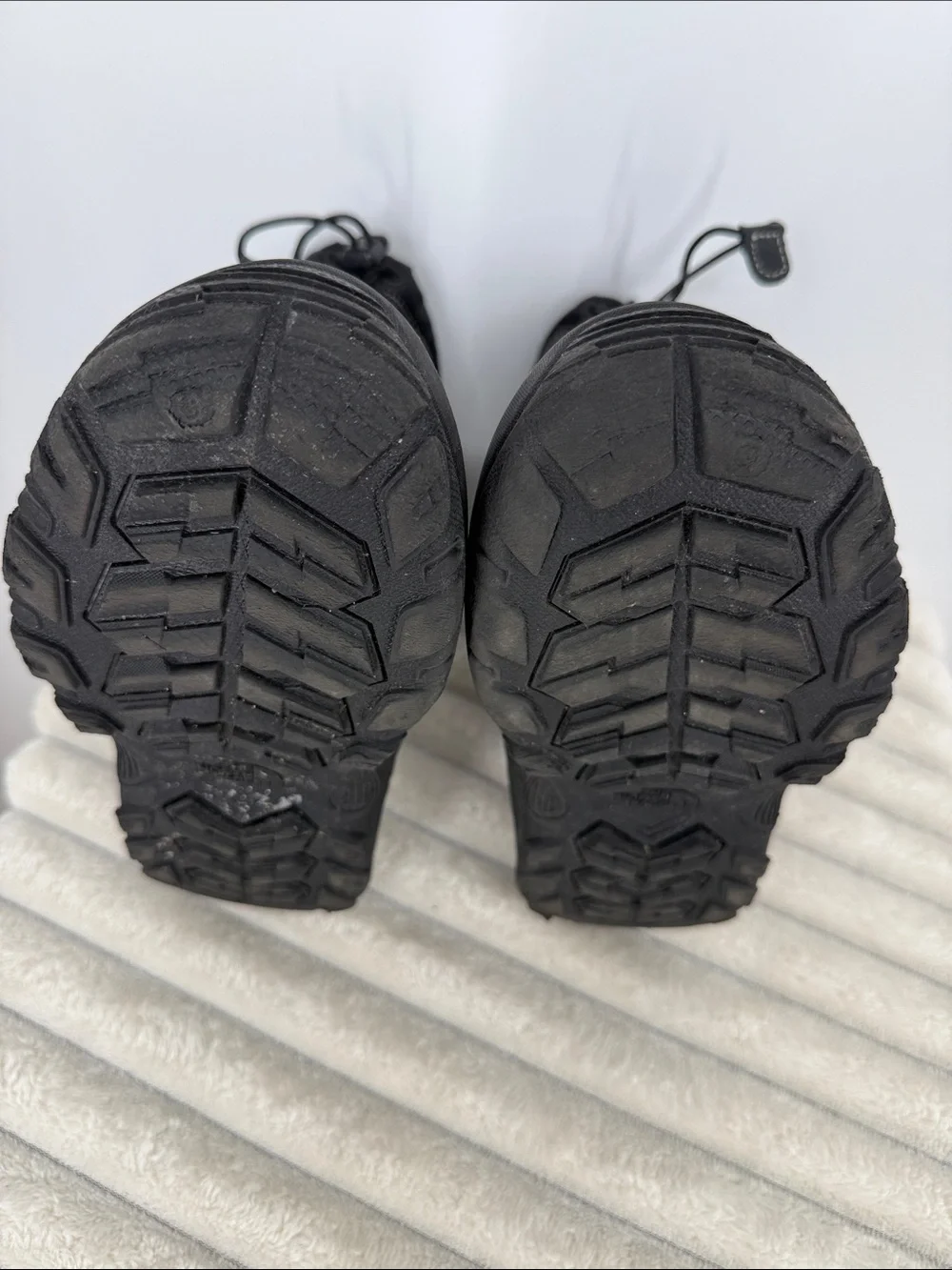The North Face Kids' Alpenglow V Waterproof Winter Boots Sz youth 5